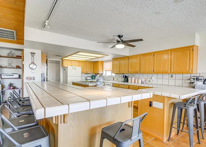 Bullhead W/ Views, Close To Mohave! Holiday home